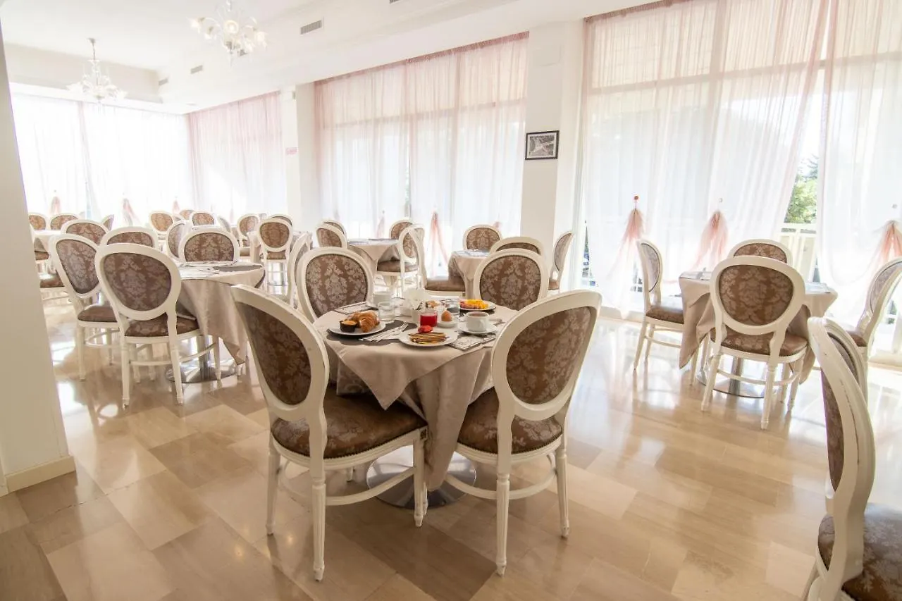 Hotel Adria Beach 리미니