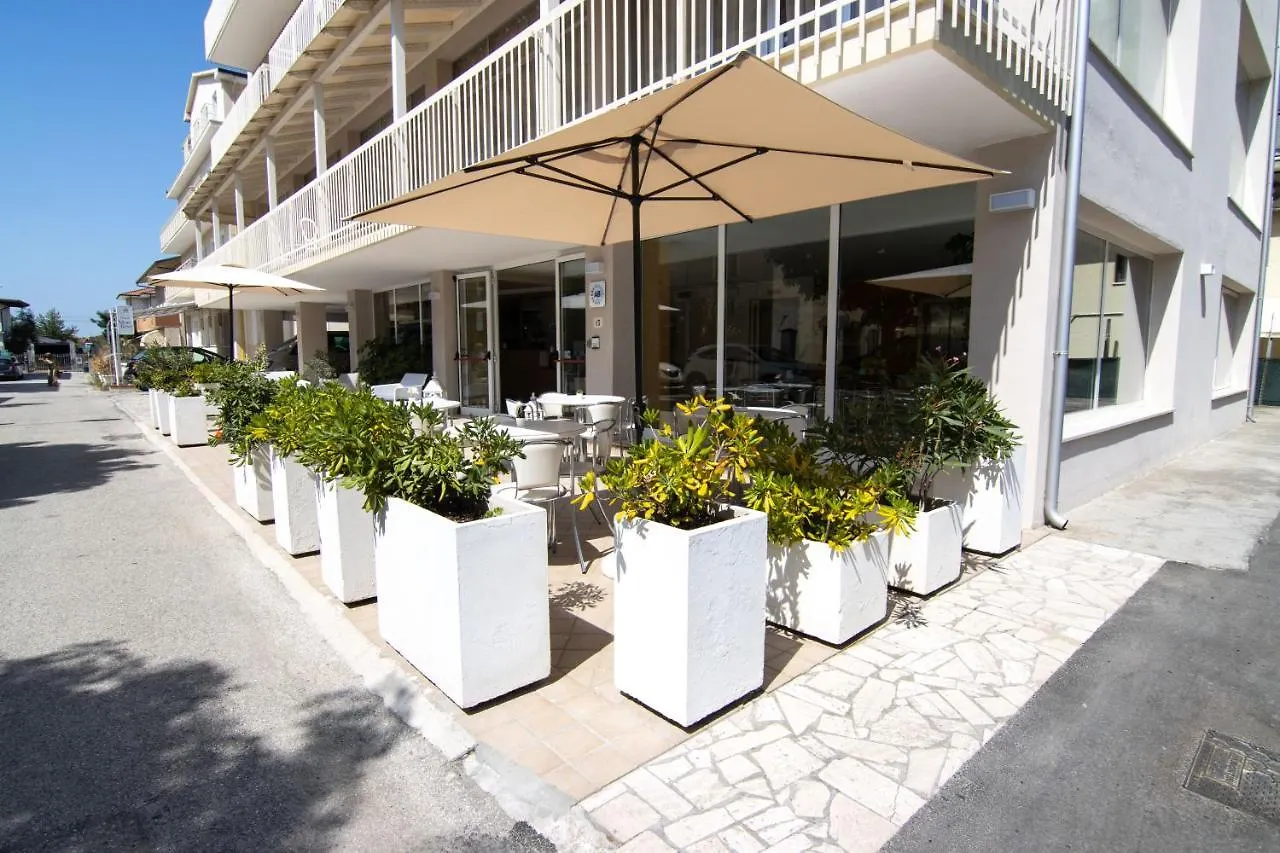 Hotel Adria Beach Rimini 3*,  Itália