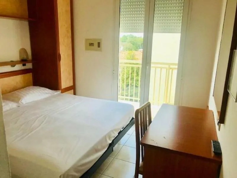 Hotel Adria Beach Rimini 3*,
