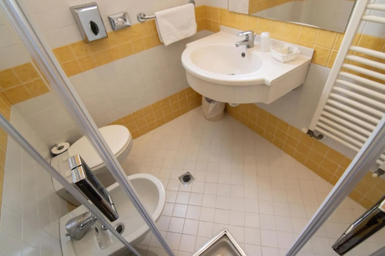 Hotel Adria Beach Римини 3*,